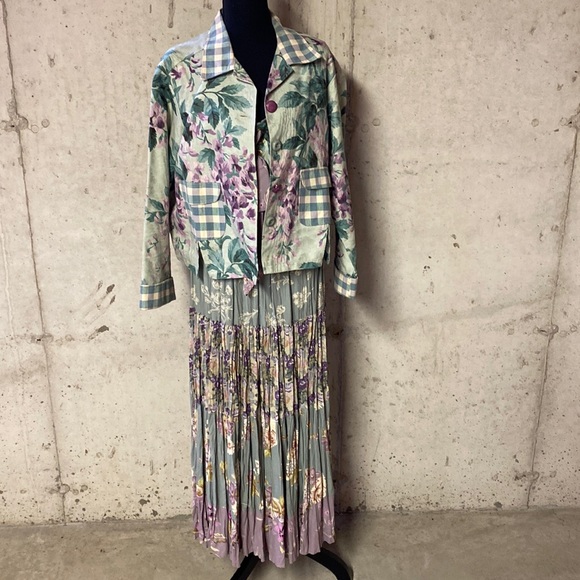 Matching skirt set with bustier.  Floral print. - Picture 2 of 6